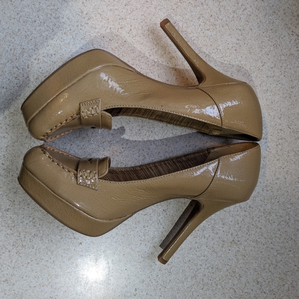 Nine & Co. Platform pumps